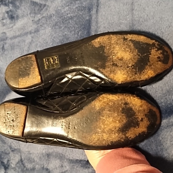 Authentic Burberry Quilted Flats - Picture 6 of 15